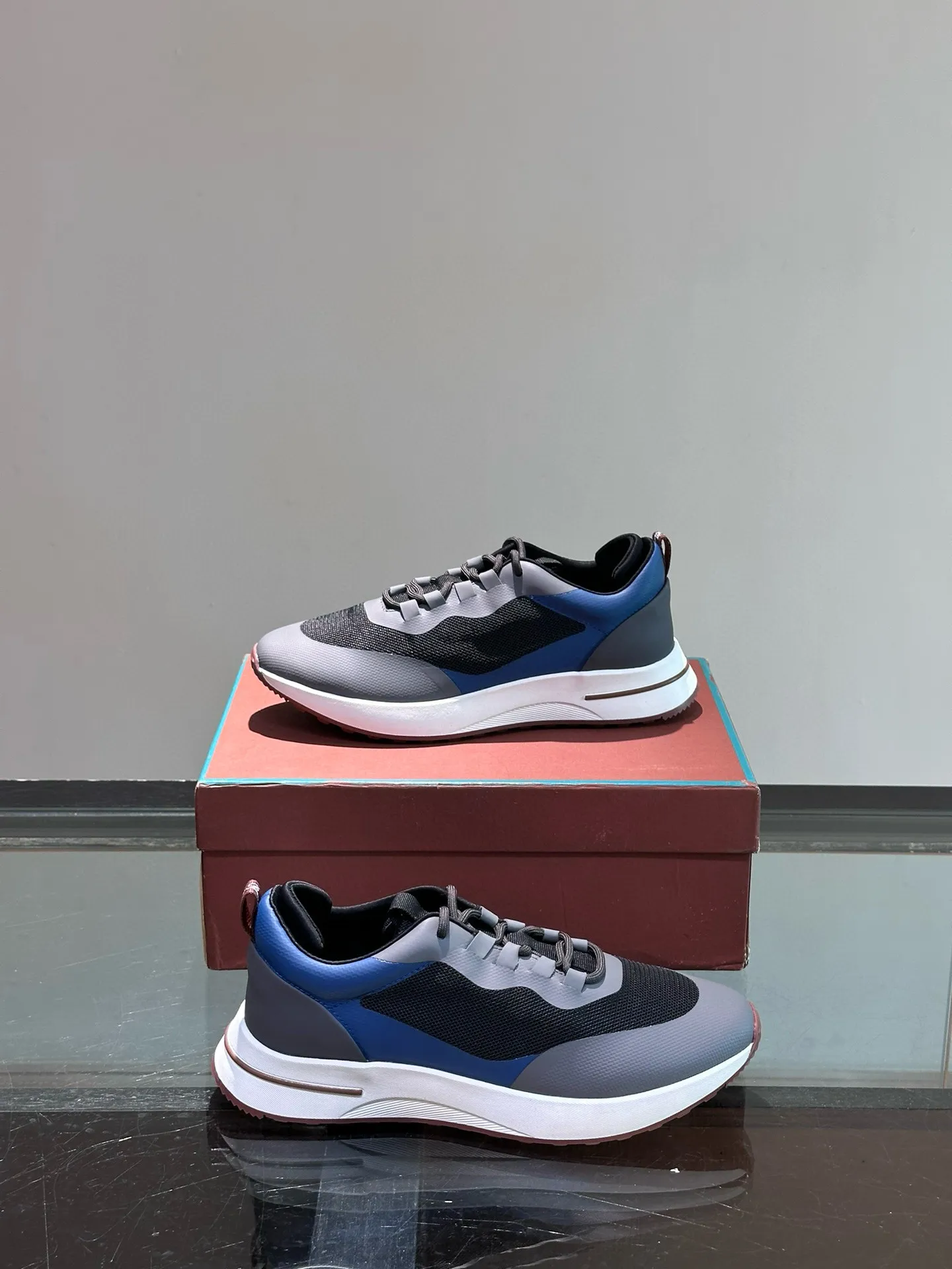 Factory price: 540💰Loro men's shoes💰iana niche Loro classic jogging shoes, men's lace-up casual shoes and sneakers, high-quality lightweight and comfortable fabrics, suitable for outdoor leisure, the color scheme is young and energetic, and it looks great with sportswear or casual suits! Size: 39-45 (38, 46 customized)